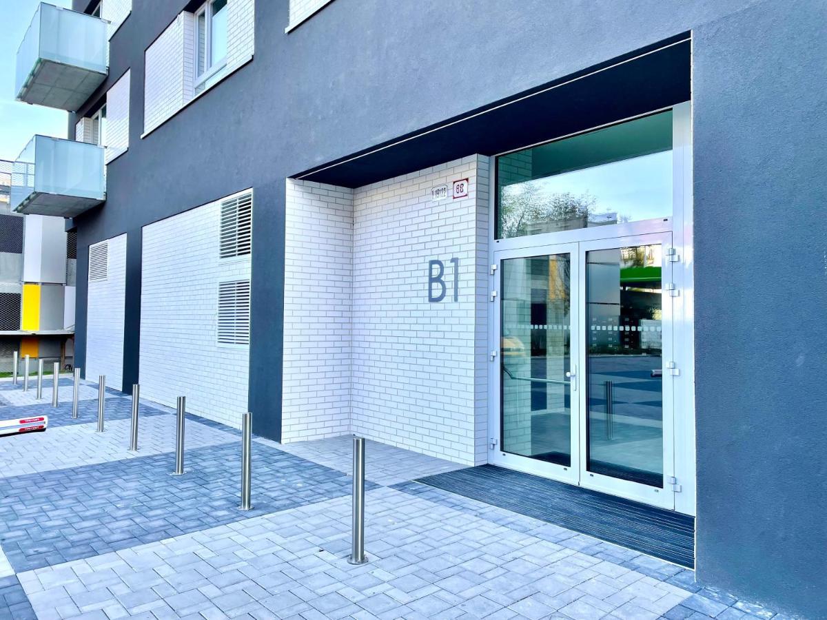 Kamzik Apartment Bratislava Bagian luar foto